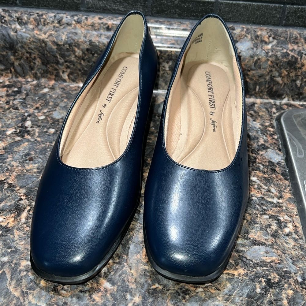 Comfort First by Fanfares Womens Mary Ann Size 8.5 Black Slip On 2" Heel Pumps